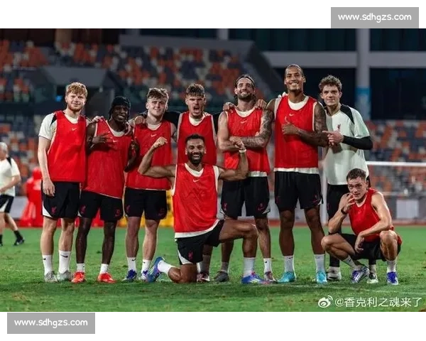 红军双赛日海报暗藏深意！范迪克镇场，萨拉赫携维尔茨点燃安菲尔德复仇之火